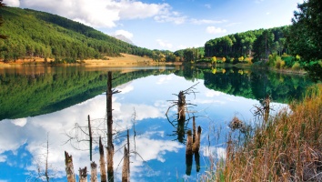 Τρίκαλα Κορινθίας: Βόλτα σε τρεις λίμνες